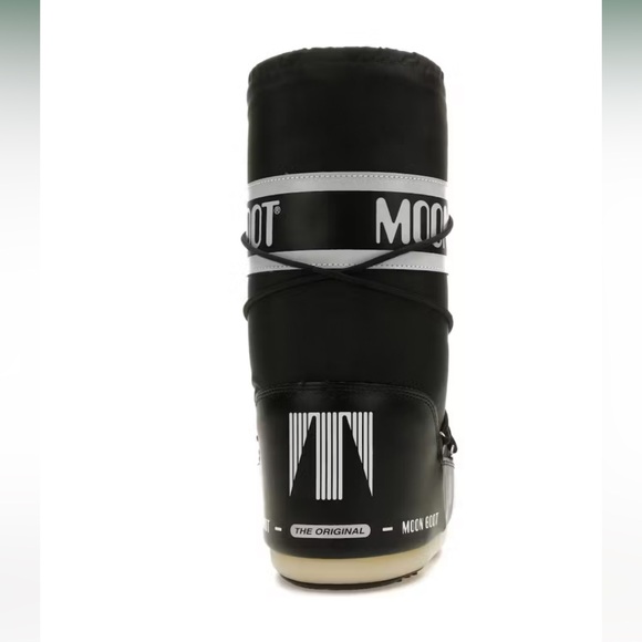 💲3️⃣3️⃣0️⃣ ICON BLACK NYLON BOOTS - Picture 2 of 7